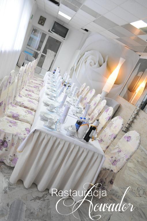 Acwador Hotel Pleszew Bagian luar foto