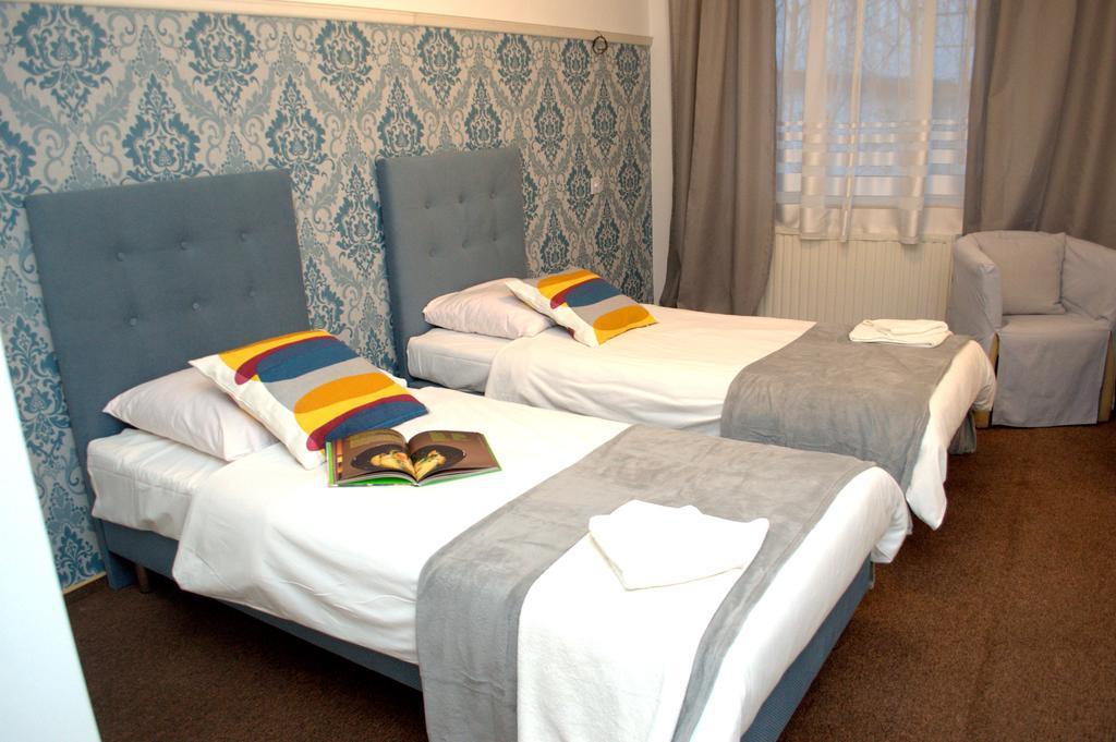 Acwador Hotel Pleszew Bagian luar foto