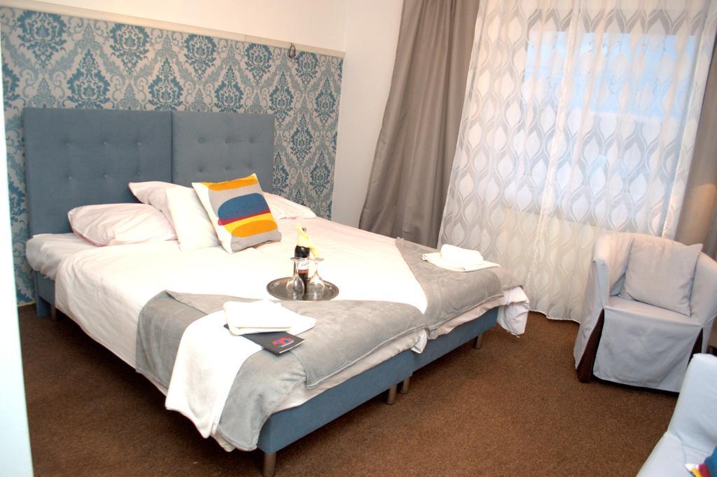 Acwador Hotel Pleszew Bagian luar foto